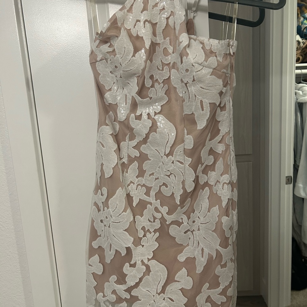 L'ATISTE White Lace Overlay Mini Dress with Nude Lining - Picture 2 of 15